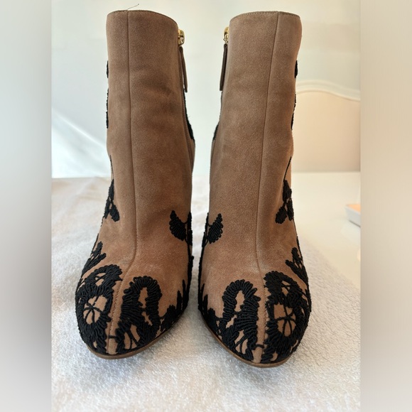 Valentino beige suede booties with enbroidered flowers - Picture 4 of 9